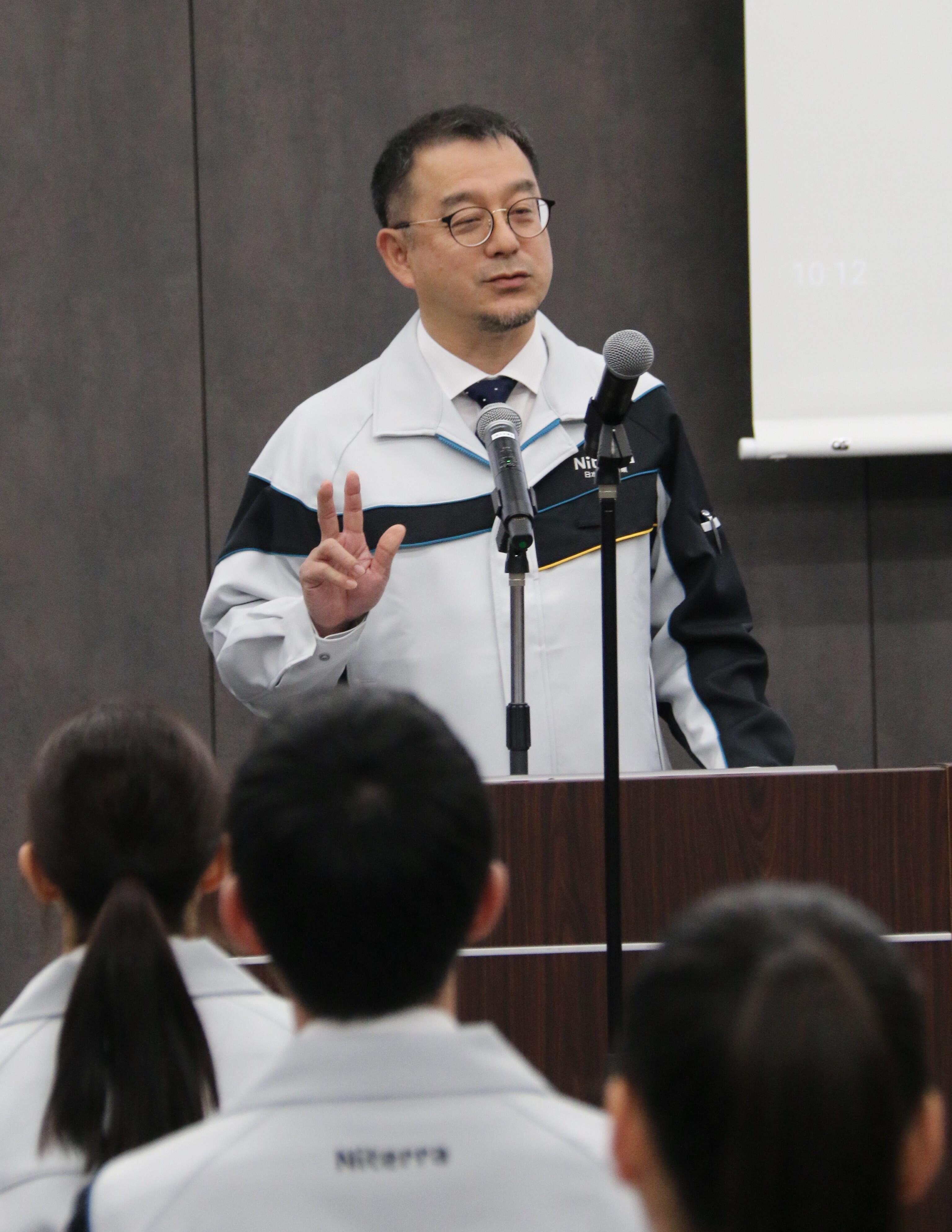 2026年度入社式 社長挨拶 - ニュース | 日本特殊陶業